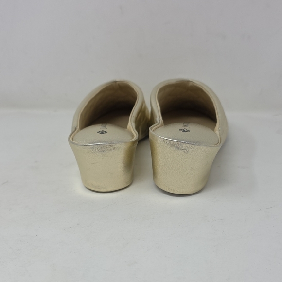 Jacques Levine Elegant Women's Gold Quilted Slippers Size 8 - Picture 4 of 6